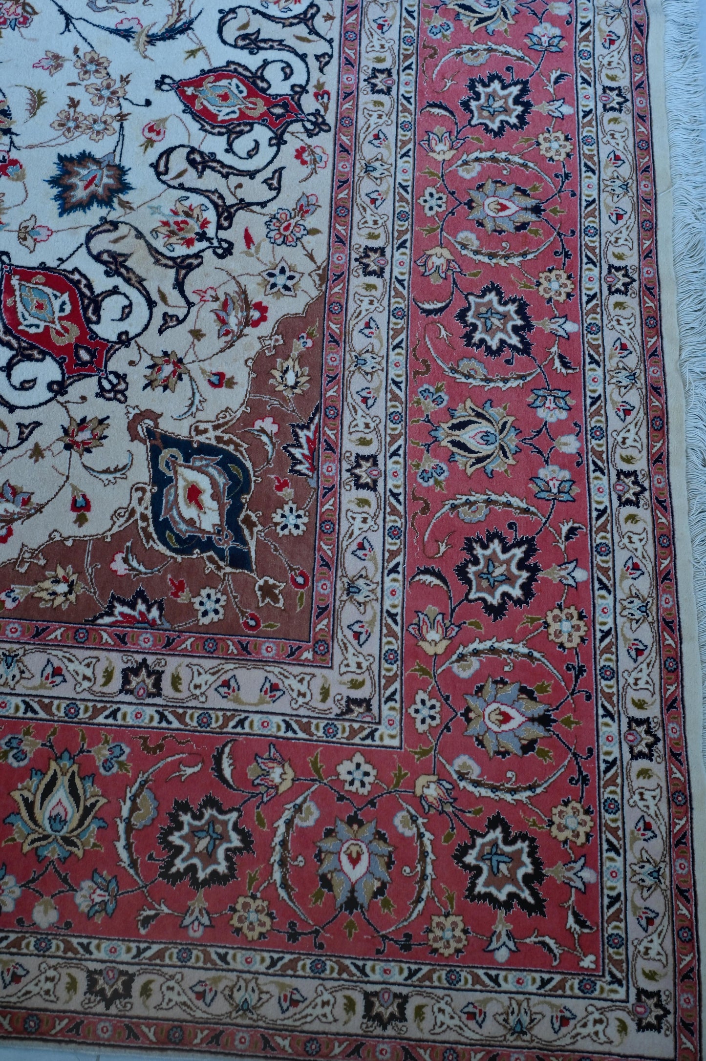 Ispahan Wool and Silk Cream/Pink Fine Hand Knotted