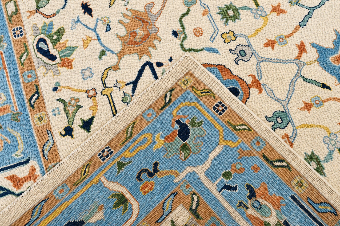 Hand Spun Wool Hand Knotted Loose Laid Carpet White and Blue