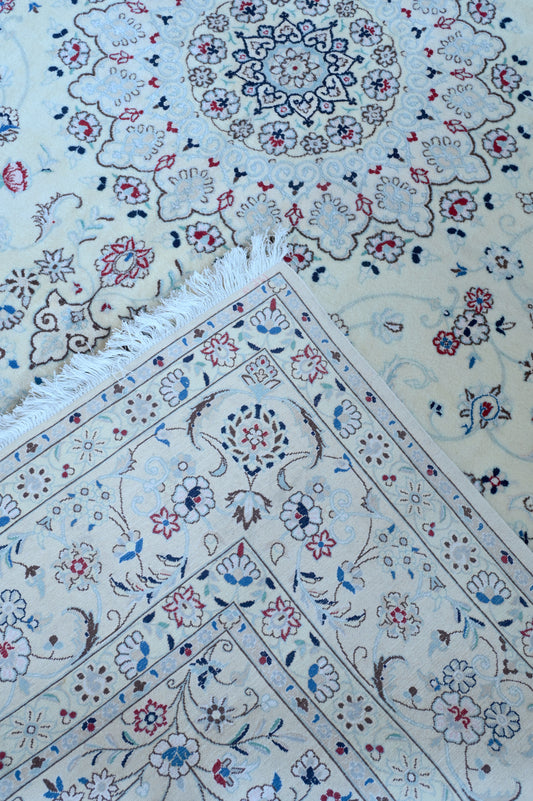 Nein Wool and Silk Made From Kurk wool Cream/Blue 11 X 8 FT